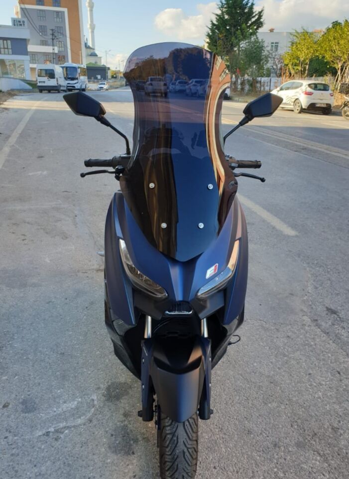 MOTOCAM Arora Max PRO 125 Ön Cam 2023-2026 Model 65cm Siyah Renkli 4mm ORTA BOYLU
