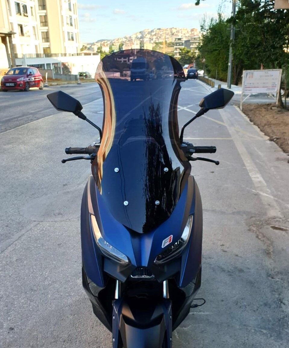 MOTOCAM Arora Max PRO 125 Ön Cam 2023-2026 Model 65cm Siyah Renkli 4mm ORTA BOYLU