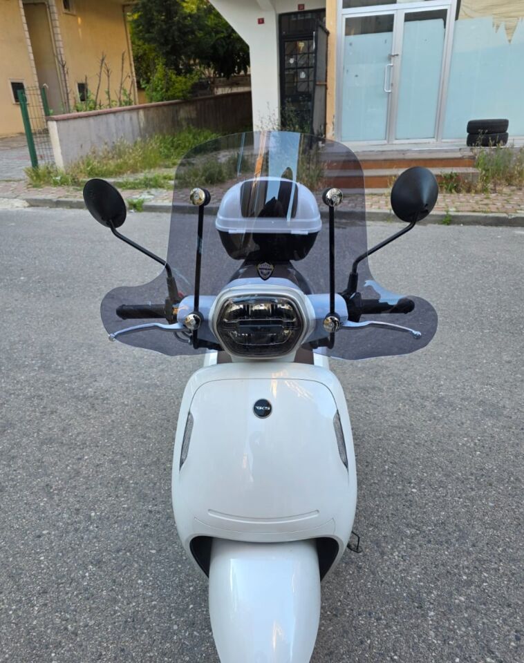 MOTOCAM RKS VPS 125 Ön Cam 2022-2026 Model 42cm Füme Renkli 4mm Elcikli APARATSIZ