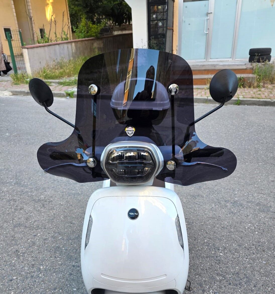 MOTOCAM RKS VPS 125 Ön Cam 2022-2026 Model 42cm Siyah Renkli 4mm Elcikli APARATSIZ
