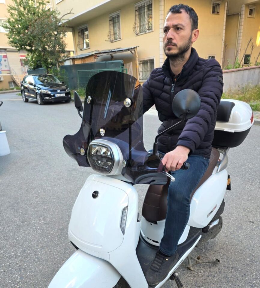 MOTOCAM RKS VPS 125 Ön Cam 2022-2026 Model 42cm Siyah Renkli 4mm Elcikli APARATSIZ