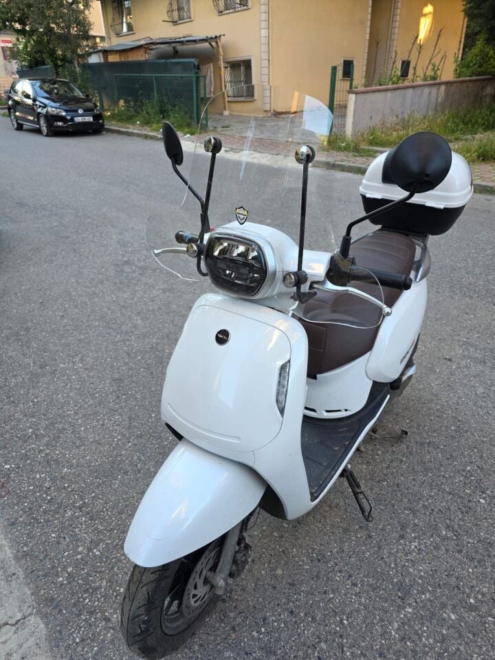 MOTOCAM RKS VPS 125 Ön Cam 2022-2026 Model 42cm Şeffaf Renkli 4mm Elcikli APARATSIZ