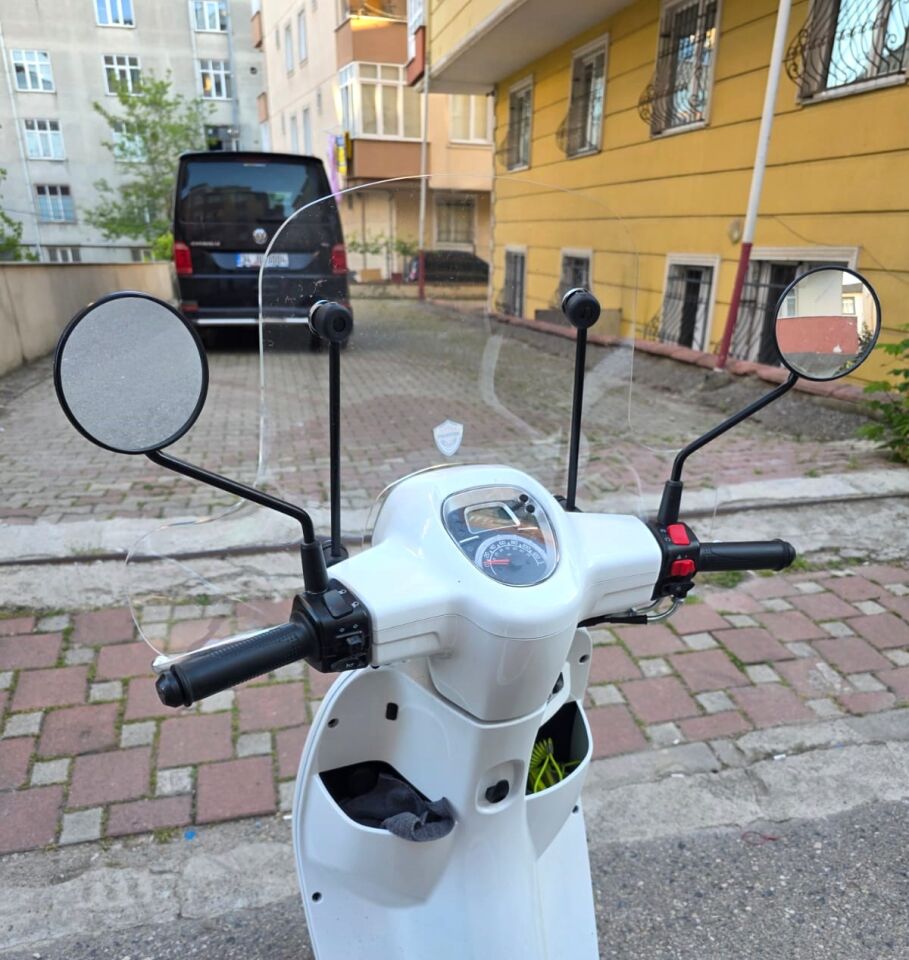 MOTOCAM RKS VPS 125 Ön Cam 2022-2026 Model 42cm Şeffaf Renkli 4mm Elcikli APARATSIZ