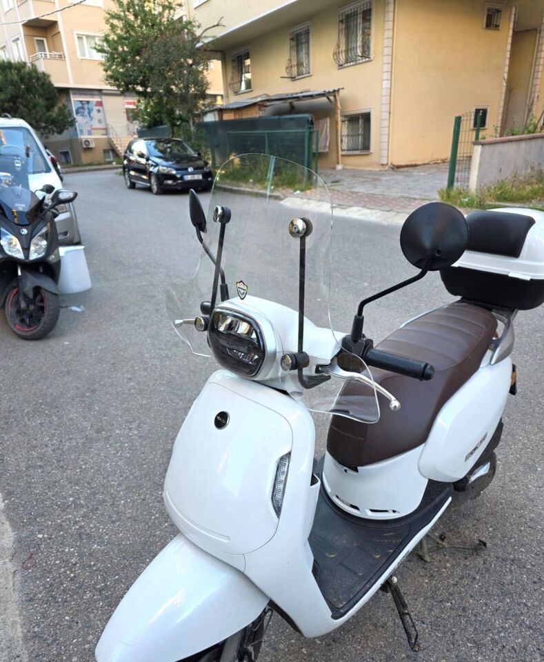 MOTOCAM RKS VPS 125 Ön Cam 2022-2026 Model 42cm Şeffaf Renkli 4mm Elcikli APARATSIZ
