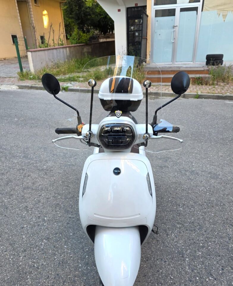 MOTOCAM RKS VPS 125 Ön Cam 2022-2026 Model 42cm Şeffaf Renkli 4mm Elcikli APARATSIZ