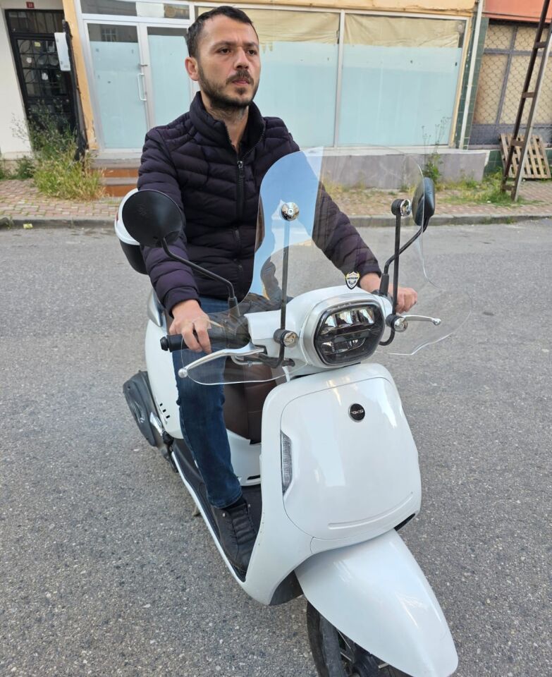 MOTOCAM RKS VPS 125 Ön Cam 2022-2026 Model 42cm Şeffaf Renkli 4mm Elcikli APARATSIZ