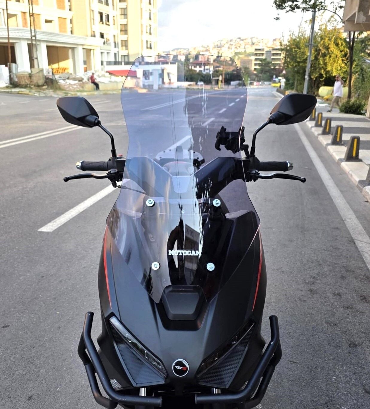 MOTOCAM Salcano Wind 150 Ön Cam 2023-2026 Model 57cm Füme Renkli 4mm