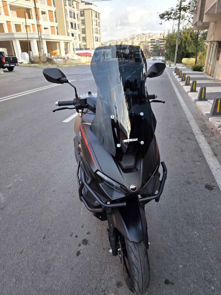 MOTOCAM Salcano Wind 150 Ön Cam 2023-2026 Model 57cm Siyah Renkli 4mm