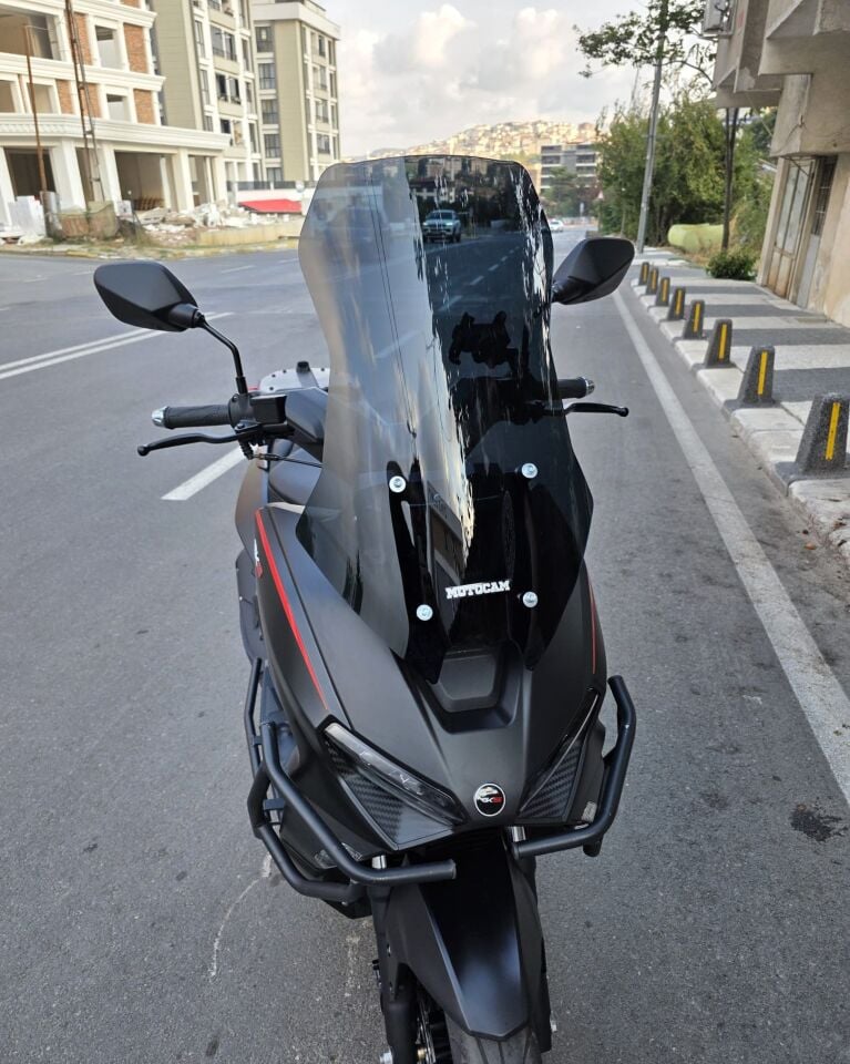 MOTOCAM Salcano Wind 150 Ön Cam 2023-2026 Model 57cm Siyah Renkli 4mm