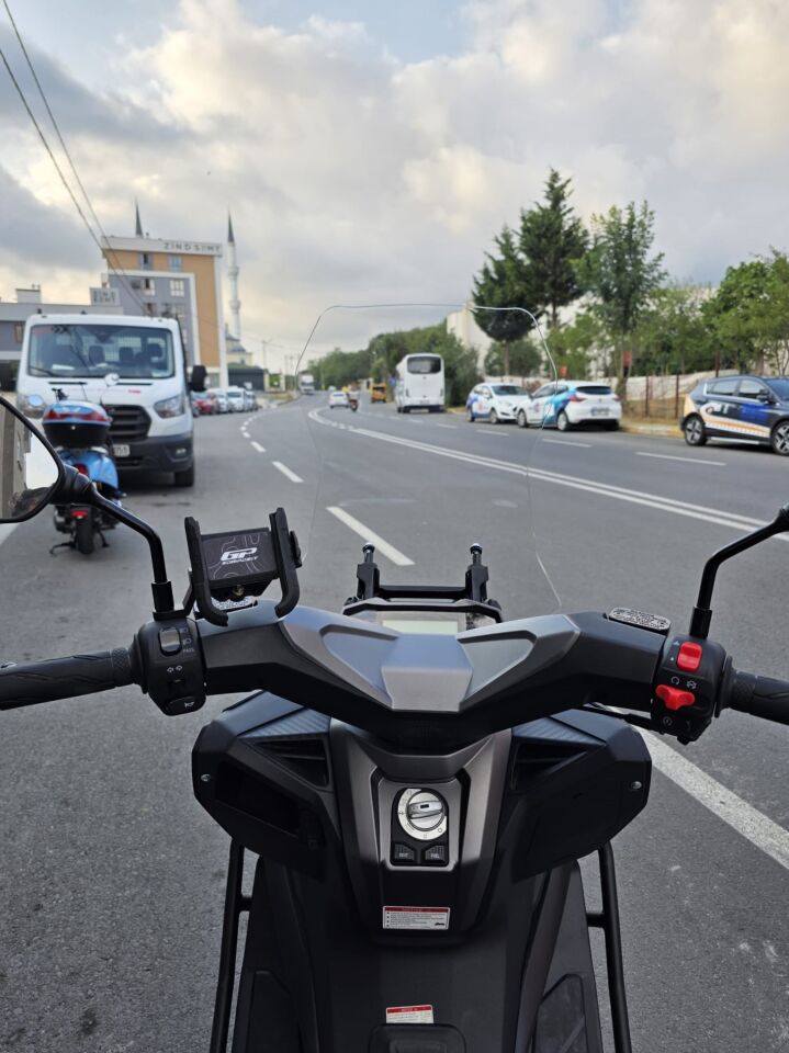 MOTOCAM Salcano Wind 150 Ön Cam 2023-2026 Model 57cm Şeffaf Renkli 4mm