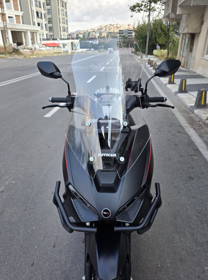 MOTOCAM Salcano Wind 150 Ön Cam 2023-2026 Model 57cm Şeffaf Renkli 4mm