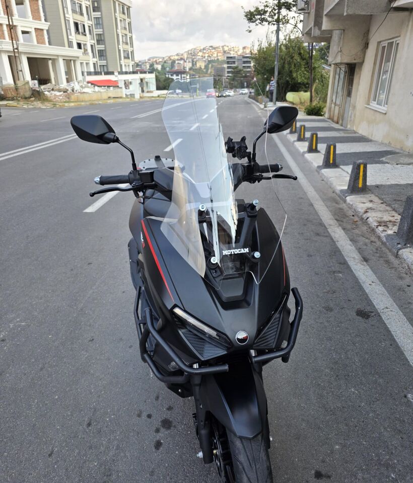MOTOCAM Salcano Wind 150 Ön Cam 2023-2026 Model 57cm Şeffaf Renkli 4mm