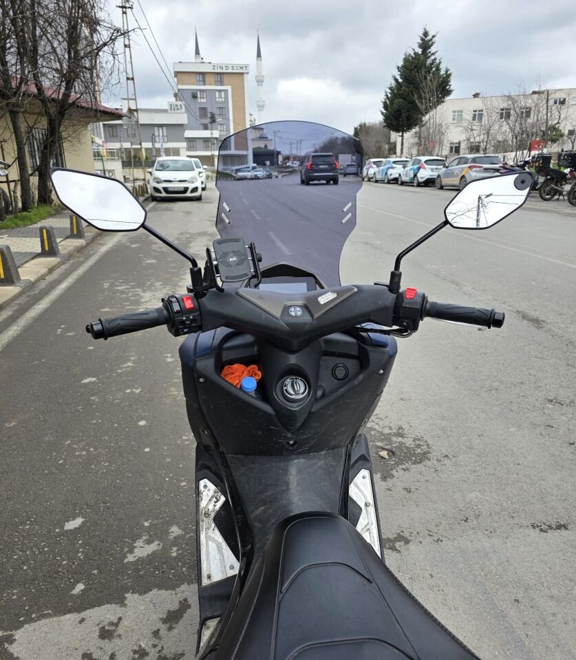 MOTOCAM Arora Max T Ön Cam 2022-2026 Model 65cm Füme Renkli 4mm ORTA BOYLU