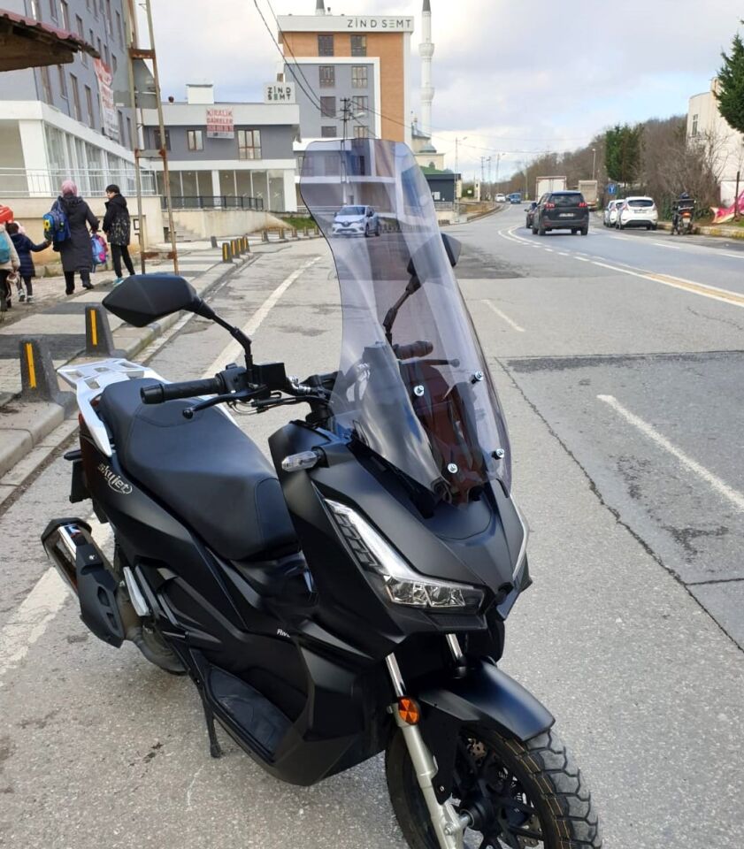 MOTOCAM Salcano Wind 150 Ön Cam 2023-2026 Model 68cm Füme Renkli 4mm