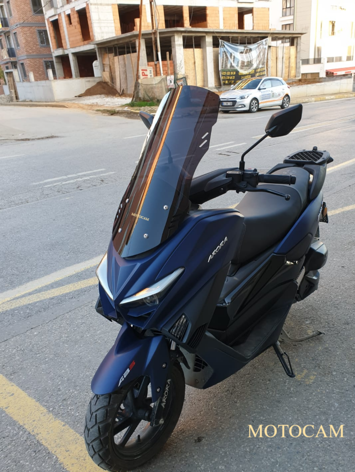 MOTOCAM Arora Max T Ön Cam 2022-2026 Model 65cm Siyah Renkli 4mm ORTA BOYLU