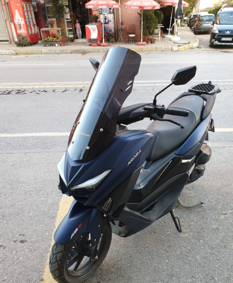 MOTOCAM Arora Max T Ön Cam 2022-2026 Model 65cm Siyah Renkli 4mm ORTA BOYLU