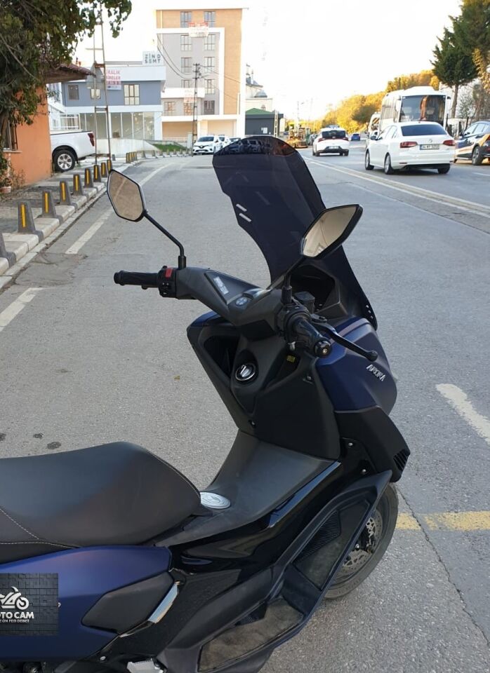 MOTOCAM Arora Max T Ön Cam 2022-2026 Model 65cm Siyah Renkli 4mm ORTA BOYLU