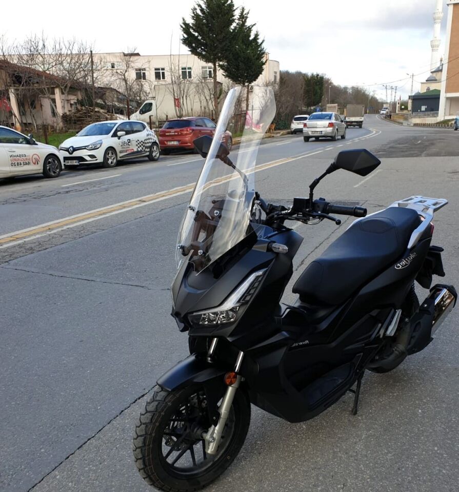 MOTOCAM Salcano Wind 150 Ön Cam 2023-2026 Model 68cm Şeffaf Renkli 4mm