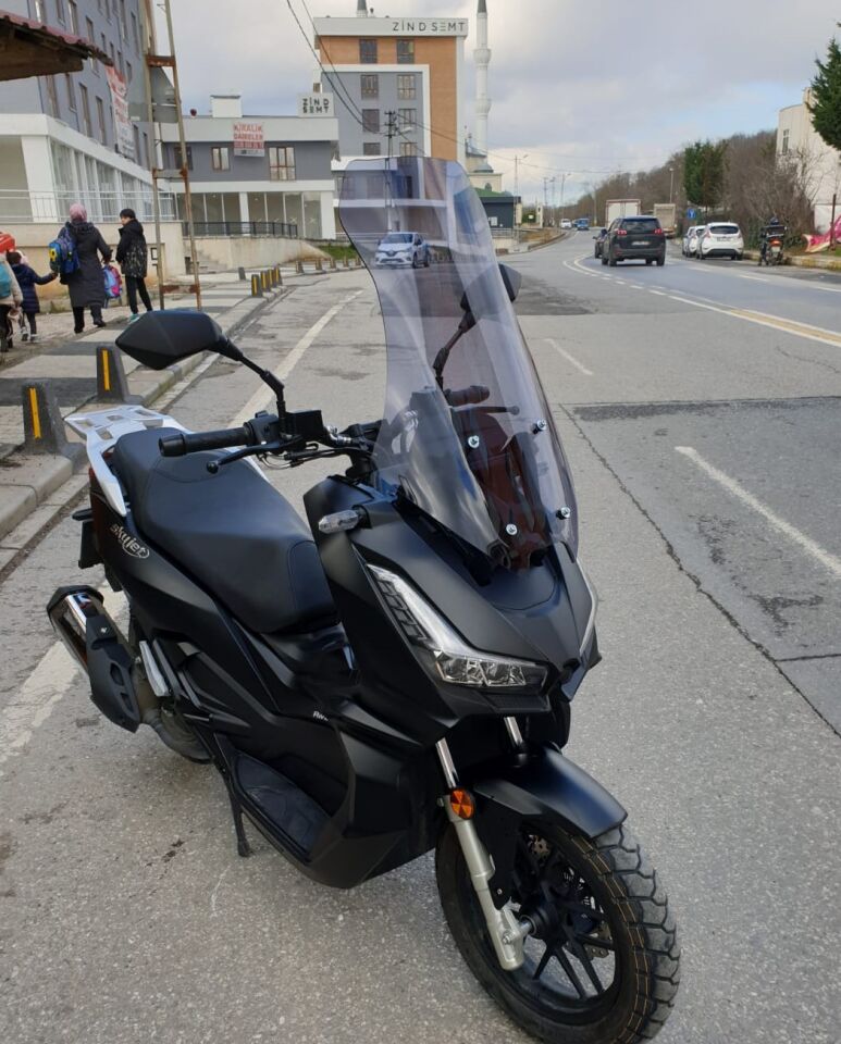 MOTOCAM Salcano Wind 150 Ön Cam 2023-2026 Model 75cm Füme Renkli 4mm