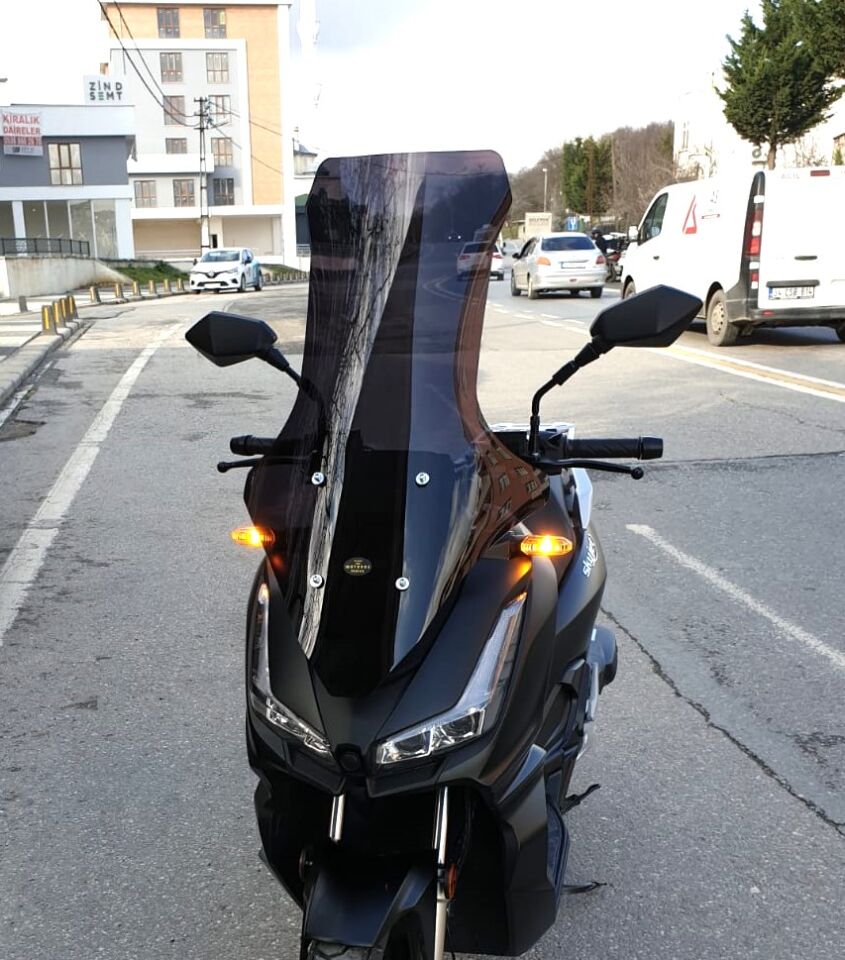 MOTOCAM Salcano Wind 150 Ön Cam 2023-2026 Model 78cm Siyah Renkli 4mm