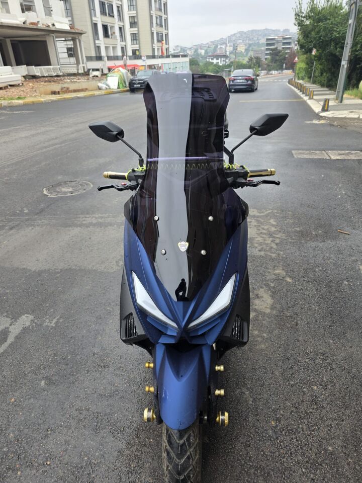 MOTOCAM Arora Max T Ön Cam 2022-2026 Model 78cm Siyah Renkli 4mm UZUN