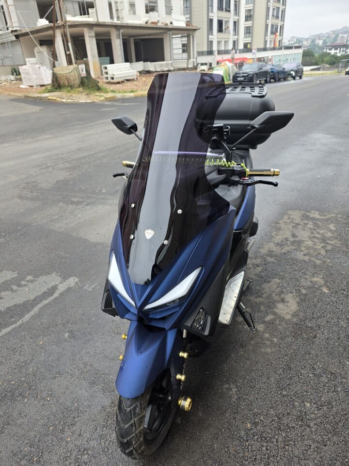 MOTOCAM Arora Max T Ön Cam 2022-2026 Model 78cm Siyah Renkli 4mm UZUN