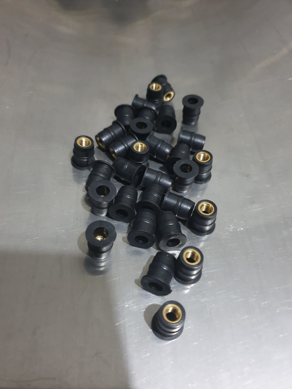 M6 Motosiklet Ön Cam Somunu ( 1 ) bir adet dış çapı 12mm iç çapı 6mm