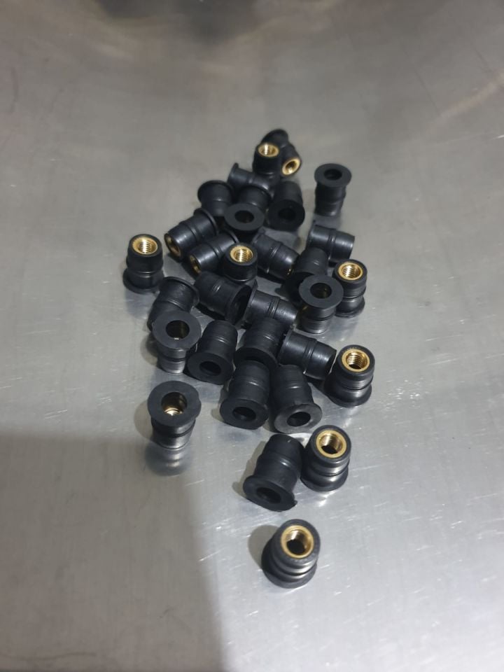 M6 Motosiklet Ön Cam Somunu ( 1 ) bir adet dış çapı 12mm iç çapı 6mm