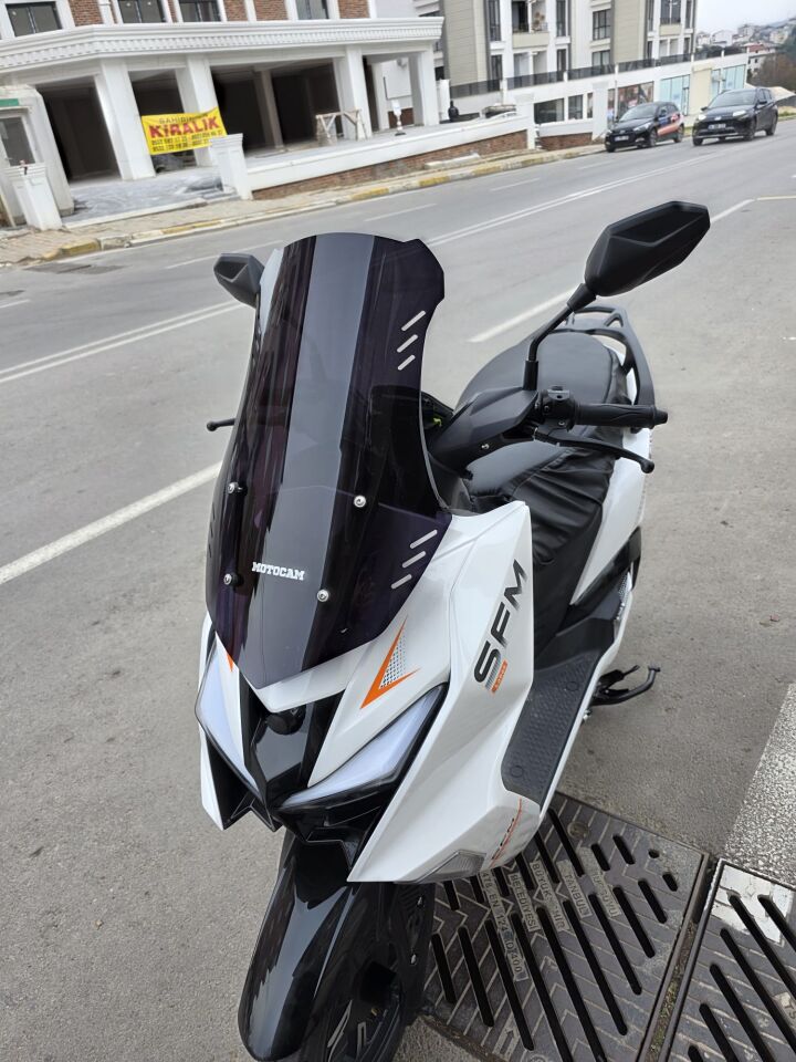 MOTOCAM SFM Lahos Ön Cam 2024-2026 Model 55cm Siyah Renkli 4mm