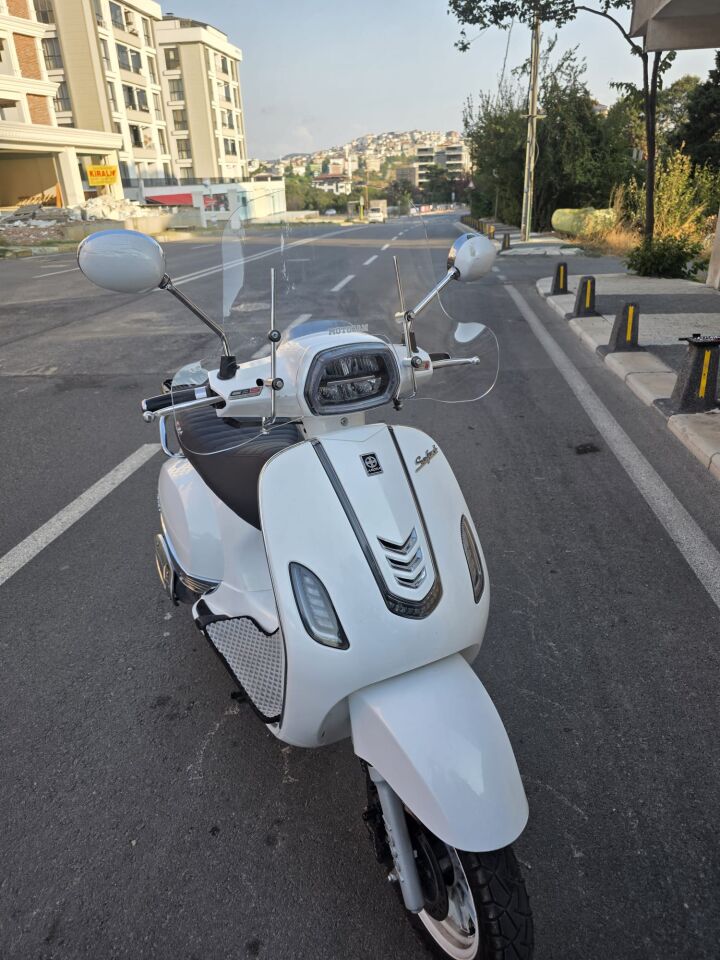 MOTOCAM Arora Safari 125 Ön Cam 2021-2026 Model 37cm Şeffaf Renkli 4mm APARATSIZ