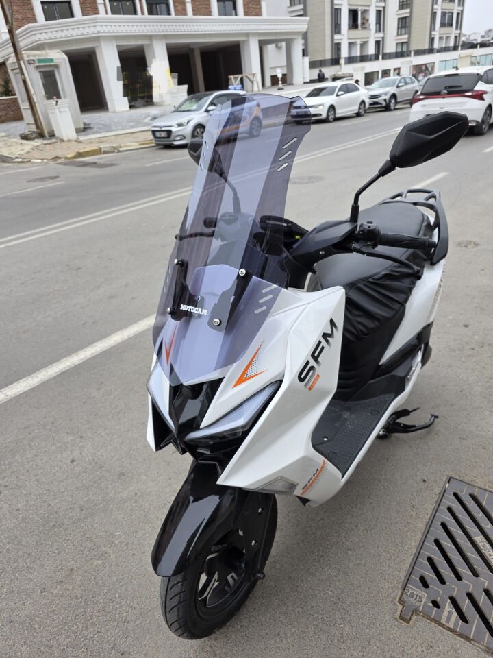 MOTOCAM SFM Lahos Ön Cam 2024-2026 Model 65cm Füme Renkli 4mm