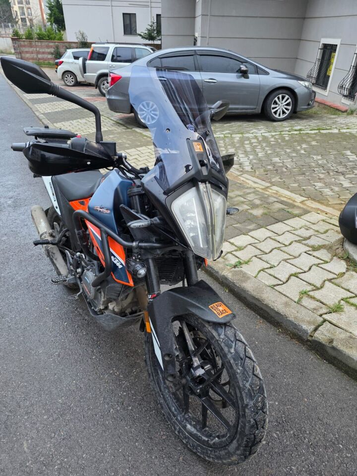 MOTOCAM KTM 890 Adv Ön Cam 2021-2023 Model 44cm Füme Renkli 3mm APARATSIZDIR