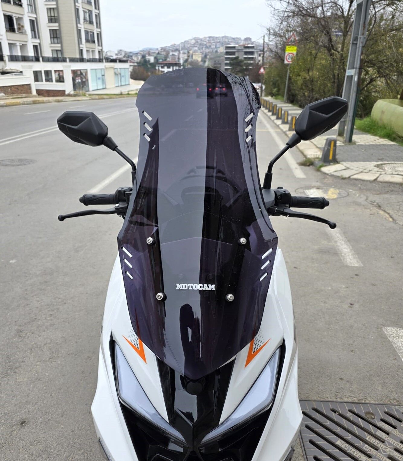 MOTOCAM SFM Lahos Ön Cam 2024-2026 Model 65cm Siyah Renkli 4mm