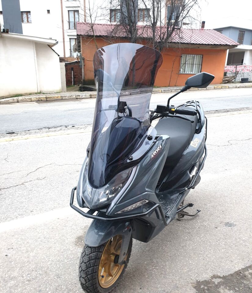 MOTOCAM Arora Safari PRO Ön Cam 2023-2026 Model 80cm Füme Renkli 4mm UZUN
