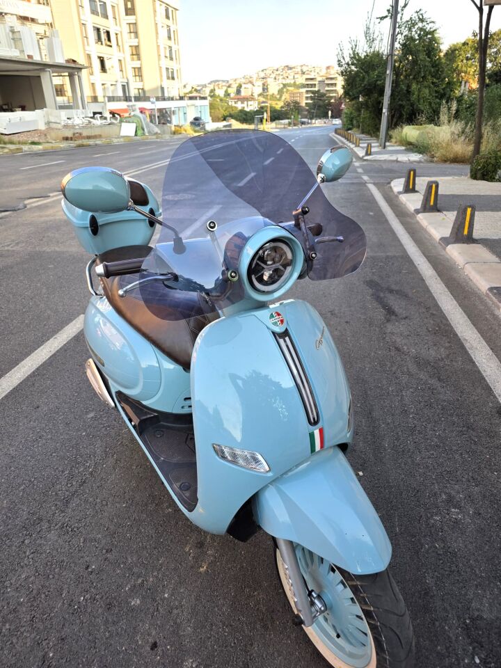 MOTOCAM Arora AR50 Cappucino Ön Cam 2020-2025 Model 39cm Füme Renkli 4mm APARATSIZ