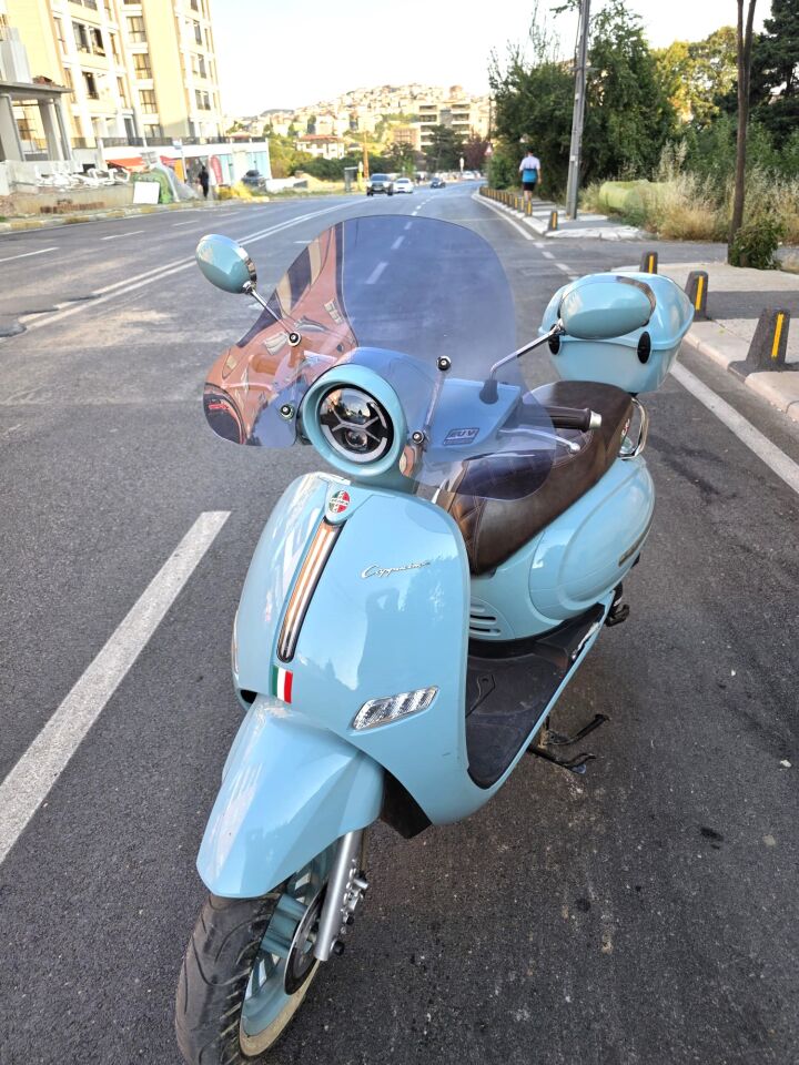 MOTOCAM Arora AR50 Cappucino Ön Cam 2020-2025 Model 39cm Füme Renkli 4mm APARATSIZ