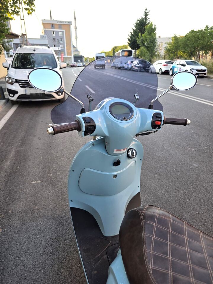 MOTOCAM Arora AR50 Cappucino Ön Cam 2020-2025 Model 39cm Füme Renkli 4mm APARATSIZ