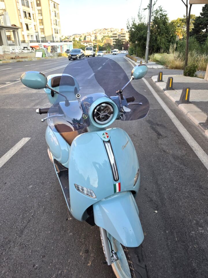 MOTOCAM Arora AR50 Cappucino Ön Cam 2020-2025 Model 39cm Füme Renkli 4mm APARATSIZ