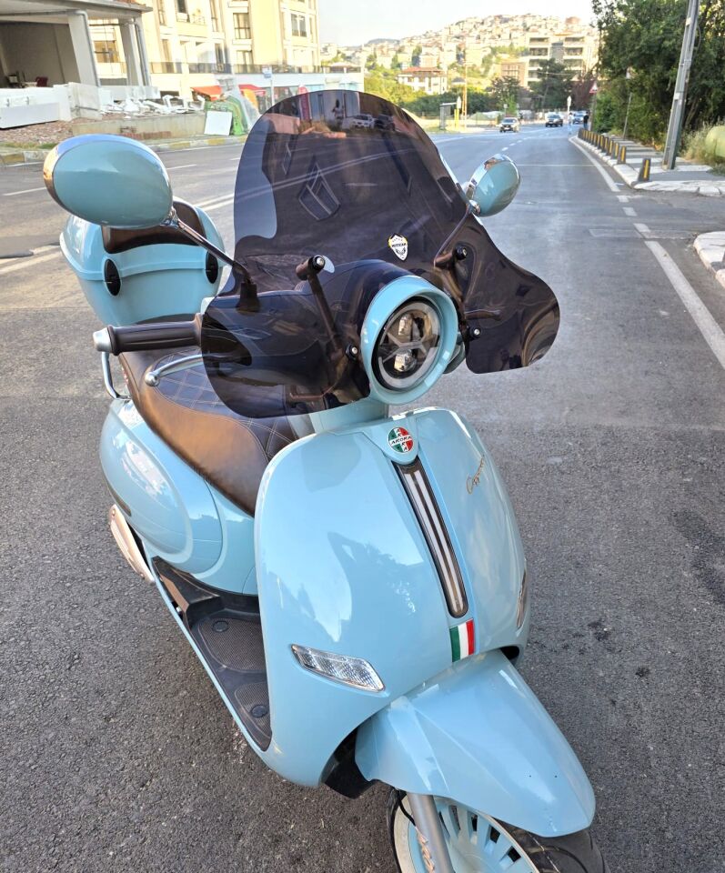 MOTOCAM Arora AR50 Cappucino Ön Cam 2020-2025 Model 39cm Siyah Renkli 4mm APARATSIZ