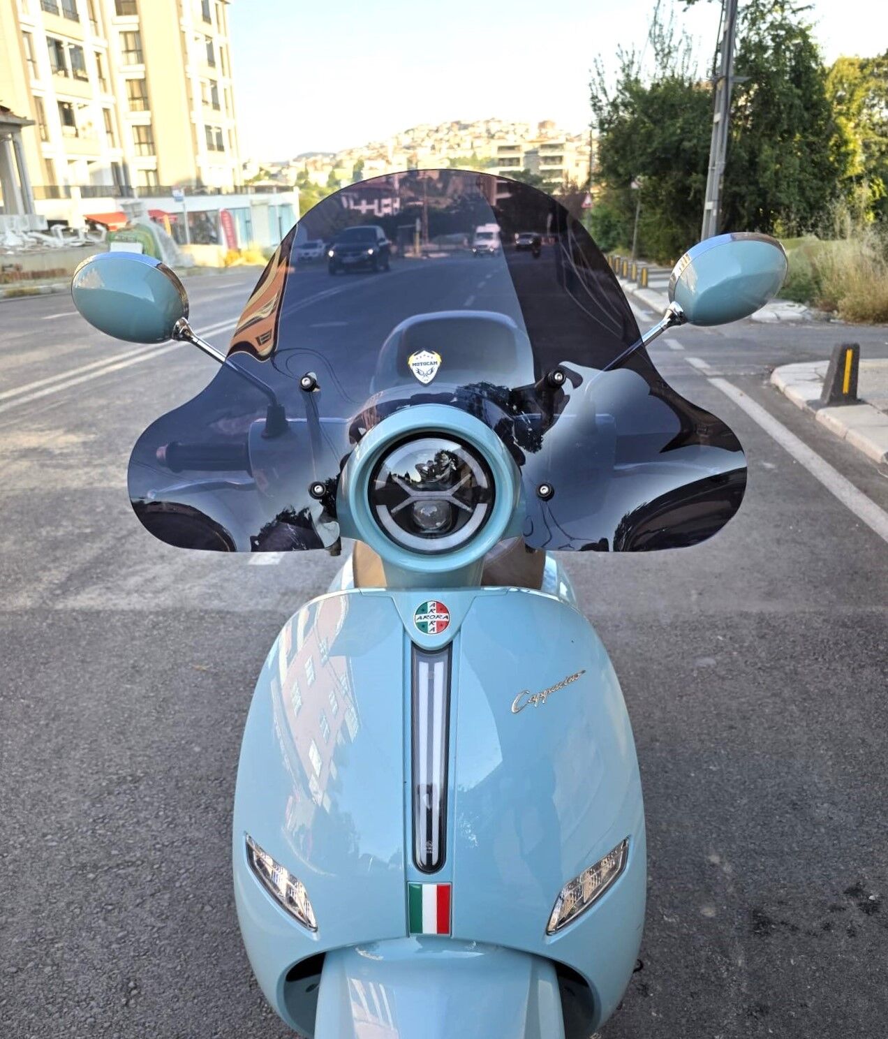 MOTOCAM Arora AR50 Cappucino Ön Cam 2020-2025 Model 39cm Siyah Renkli 4mm APARATSIZ