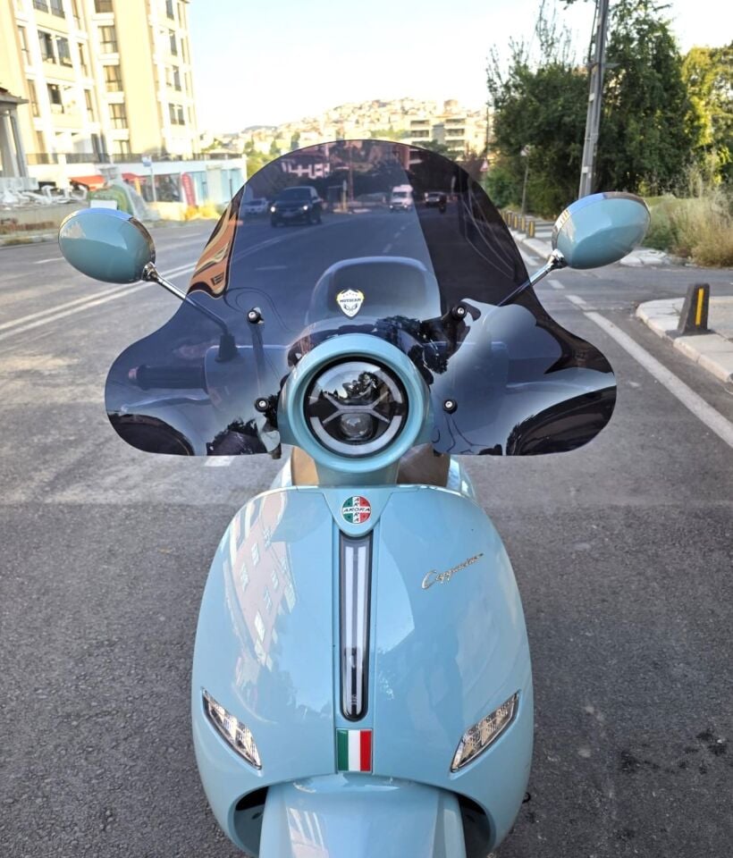 MOTOCAM Arora AR50 Cappucino Ön Cam 2020-2025 Model 39cm Siyah Renkli 4mm APARATSIZ