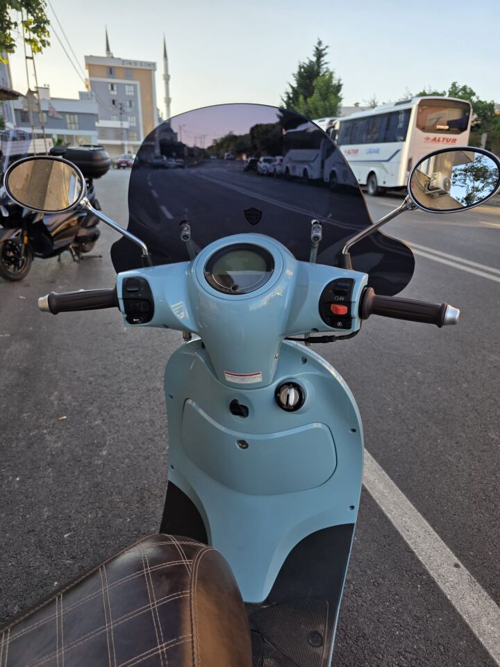 MOTOCAM Arora AR50 Cappucino Ön Cam 2020-2025 Model 39cm Siyah Renkli 4mm APARATSIZ