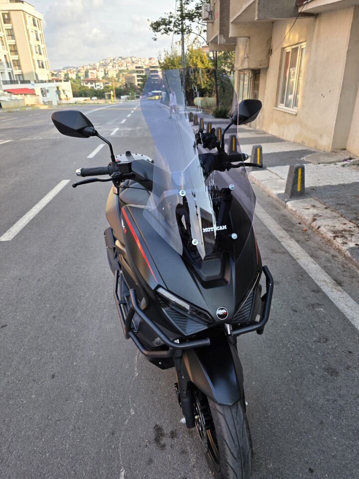 MOTOCAM RKS Lince 125 Ön Cam 2021-2026 Model 55cm Füme Renkli 4mm KISA