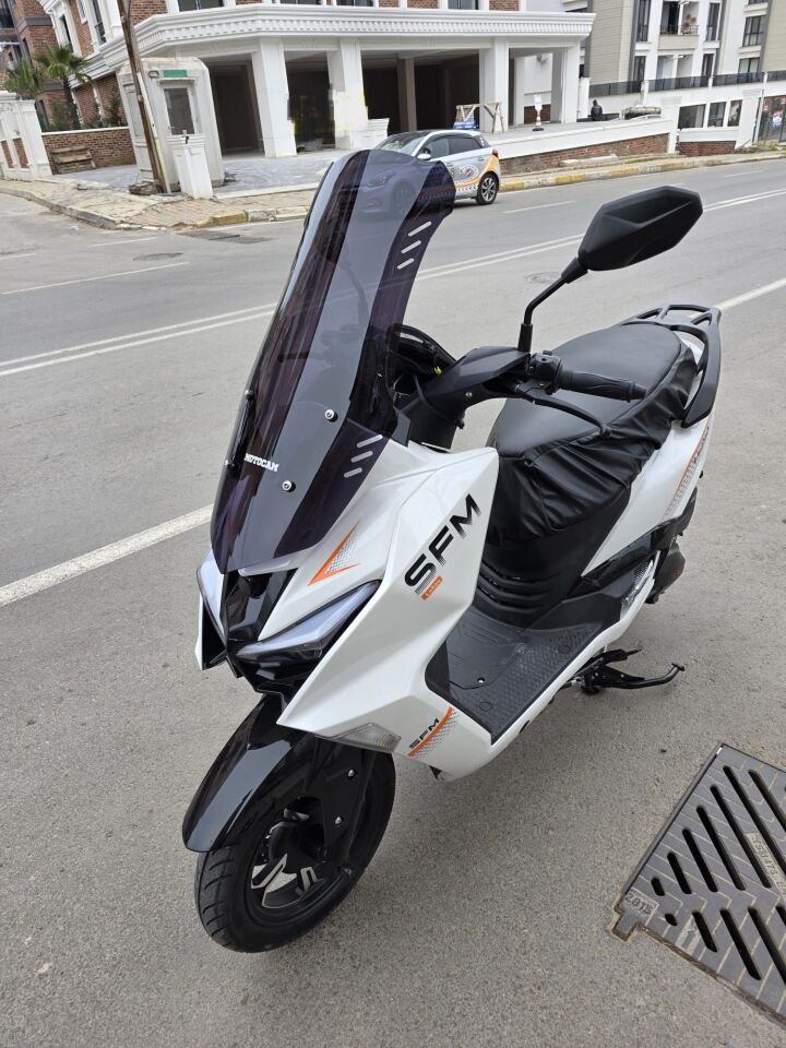 MOTOCAM SFM Lahos Ön Cam 2024-2026 Model 75cm Siyah Renkli 4mm