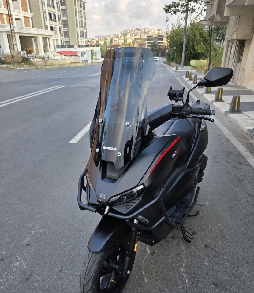 MOTOCAM RKS Lince 125 Ön Cam 2021-2026 Model 55cm Siyah Renkli 4mm KISA