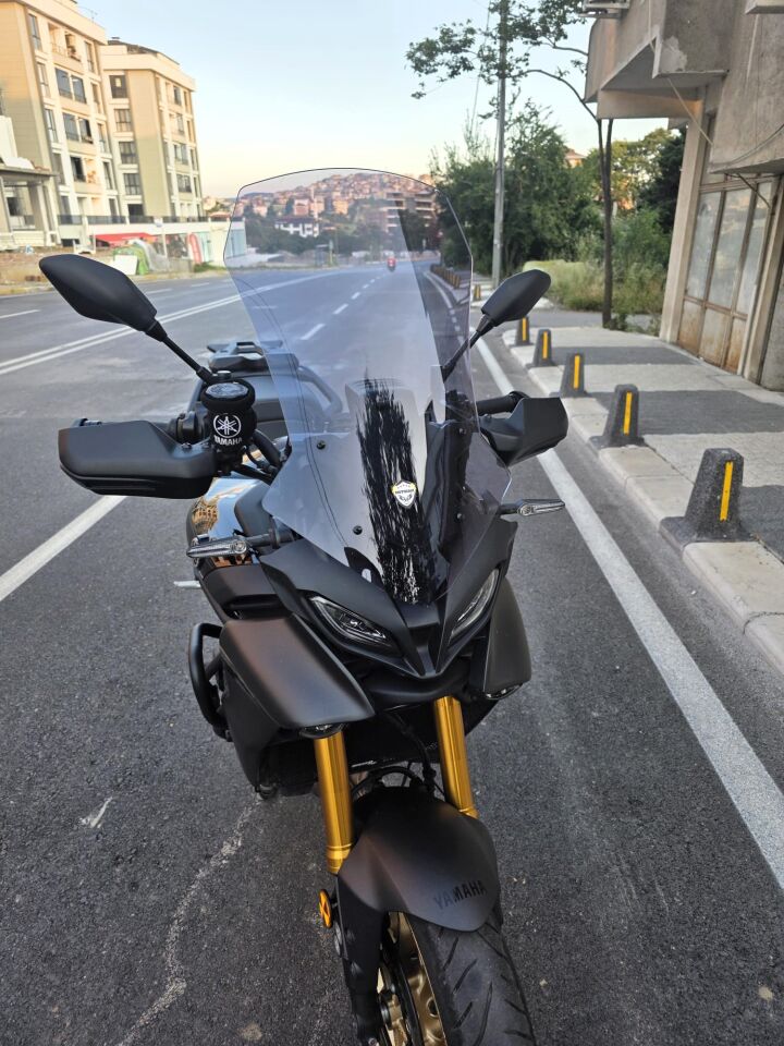 MOTOCAM Yamaha Tracer 9 GT Ön Cam 2021-2024 Model 61cm Füme Renkli 4mm