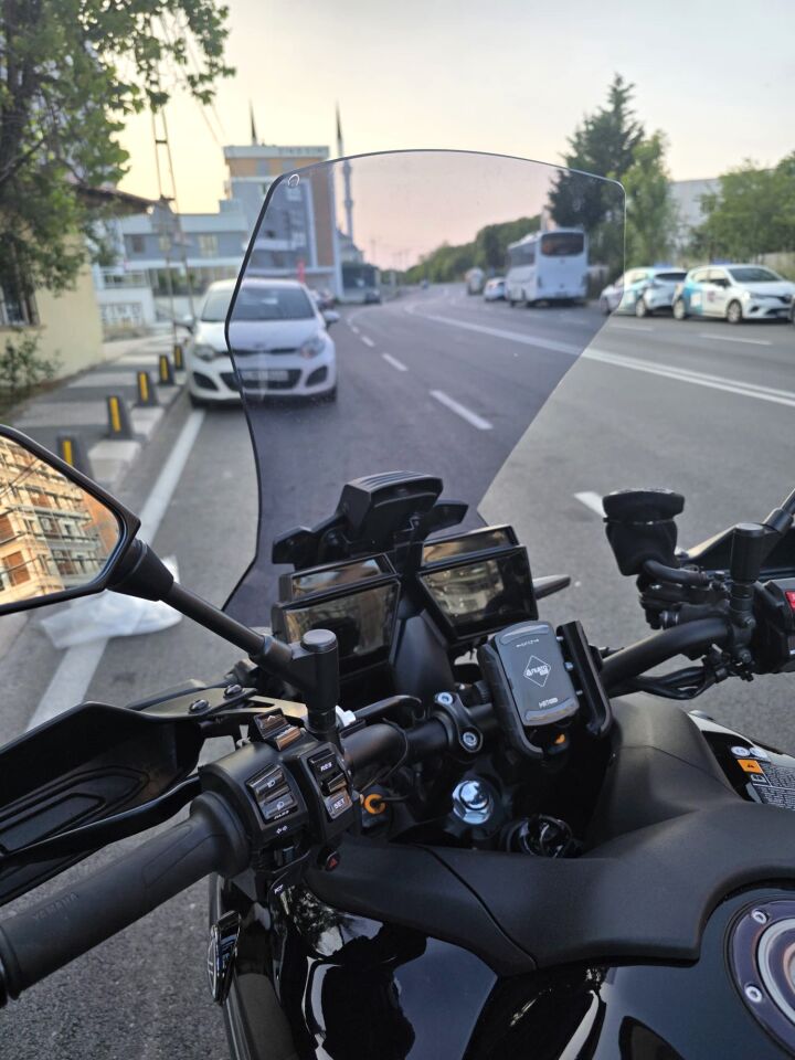 MOTOCAM Yamaha Tracer 9 GT Ön Cam 2021-2024 Model 61cm Füme Renkli 4mm
