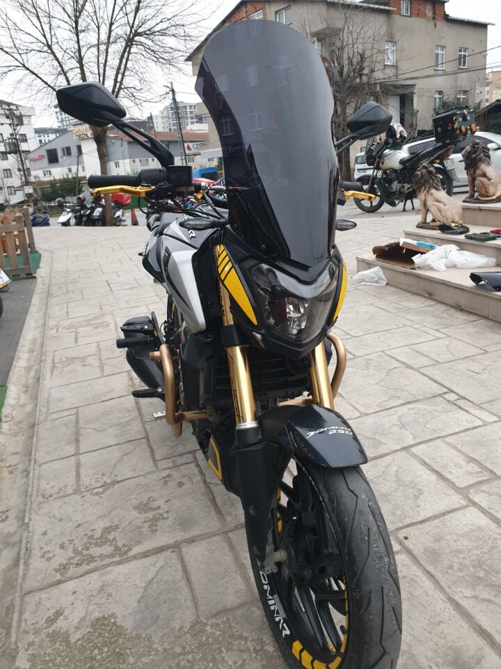 MOTOCAM Bajaj Dominar 250 Ön Cam 2017-2026-2026 Model 58cm Siyah Renkli 4mm