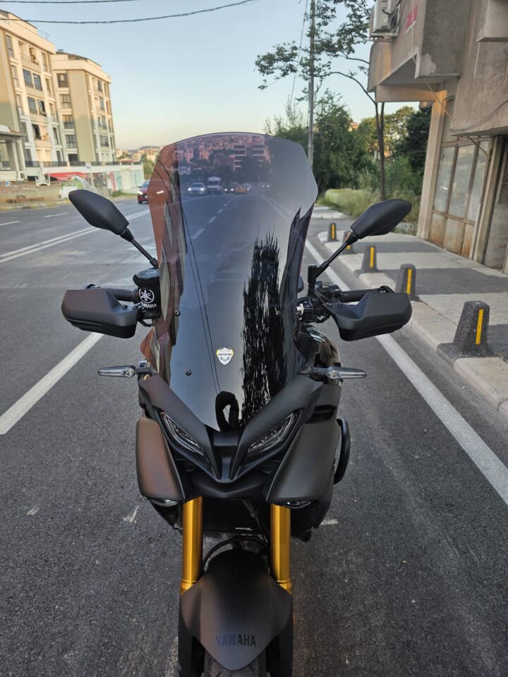 MOTOCAM Yamaha Tracer 9 GT Ön Cam 2021-2024 Model 61cm Siyah Renkli 4mm