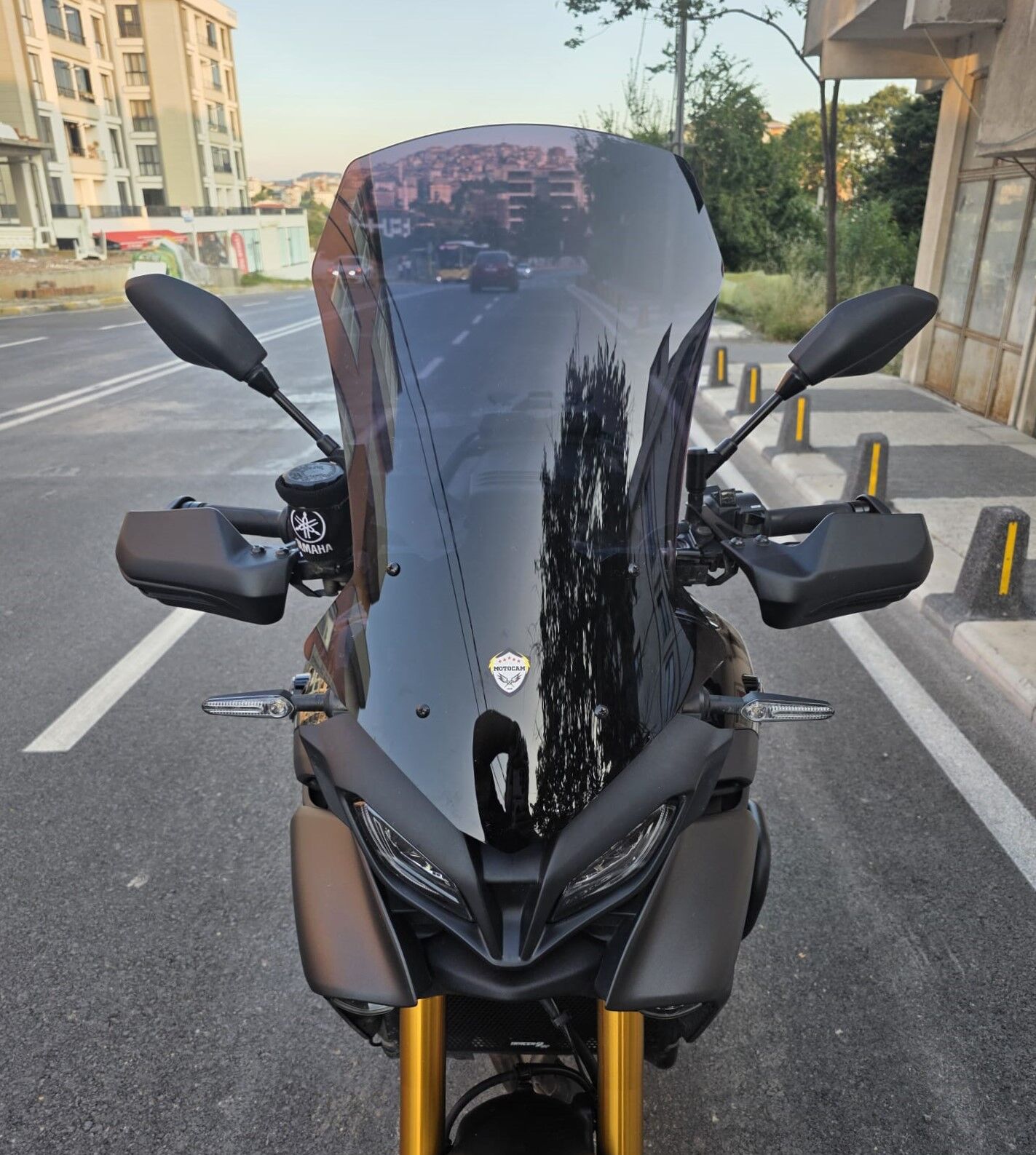 MOTOCAM Yamaha Tracer 9 GT Ön Cam 2021-2024 Model 61cm Siyah Renkli 4mm